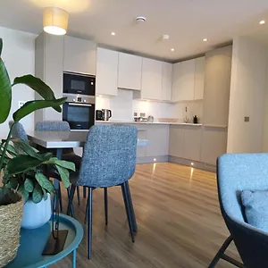 modern-and-stylish-apartment-in-city-centre.belfasthotelsireland.com/