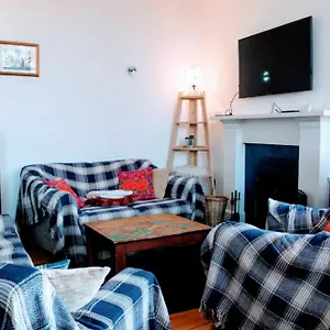 traditional-apartment-over-the-meadows-sleeps-10.edinburghhotelsuk.org/